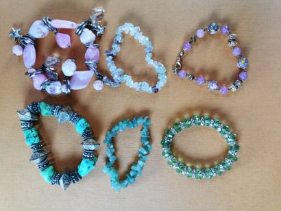 null Six bracelets fantaisie, vert et rose