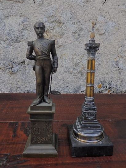 Statuette de Napoléon III en bronze. H : 22 cm. On joint la Colonne de la Bastille...