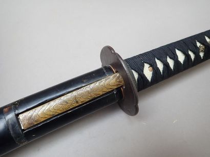 null Wakizashi. Manche de la poignée refait. Fushikashira avec le motif de personnage...