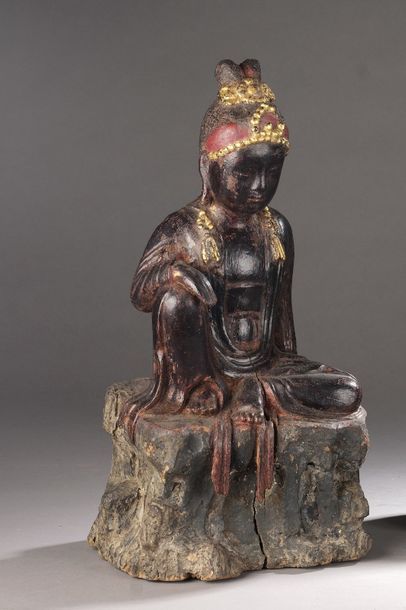 null Guanyin. Statue en bois polychrome et or. Dynastie Lê. XVIIe-XVIIIe siècles....