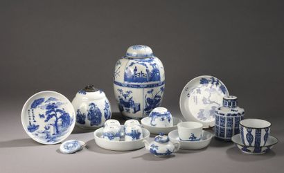 null Coupelle en porcelaine de Chine à décor bleu blanc dit bleu de Hué d'une légende...