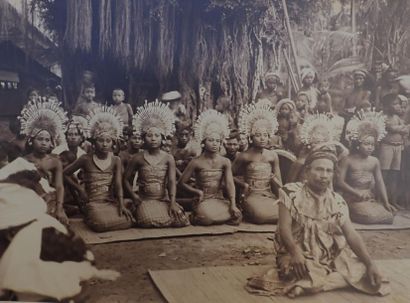 null **1930. Voyage en Indonésie, Bali, Java, c. 1930.

Album in-folio (33x43 cm)...