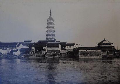 null **1910. Voyage En Chine d'un Membre de l'équipage Du Bateau Westphalia, c. 1910.

Album...