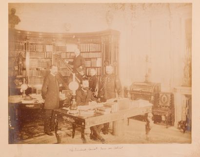 null Palais de l'Élysée, fin XIX° siècle.

Album contenant 16 photographies en noir...
