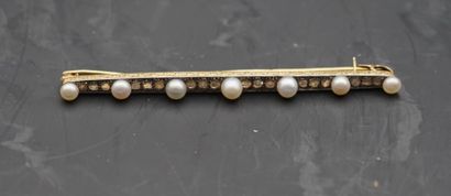 null Broche Barrette en or jaune 750 °/°°, ornée d'une ligne de 18 diamants de taille...