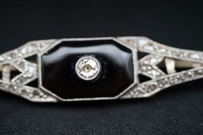 null Barrette brooch, Art Deco, in white gold 750 °/°° onyx and diamonds, finely...