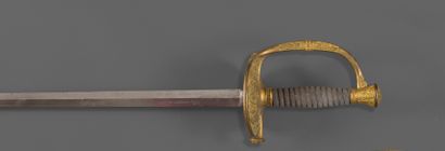 null 
Epée d'apparat, vers 1820/1830.




Fusée en acier torsadé. Garde en bronze...