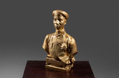  1922. Buste impérial de S.M. Khai Dinh (1885-1925) réalisé par le sculpteur Paul...