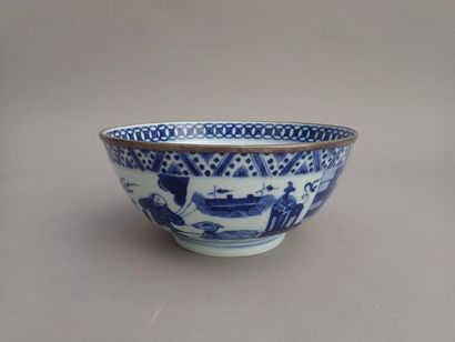 null Bol en porcelaine de Chine à décor bleu blanc de personnages tirés d'un ancien...