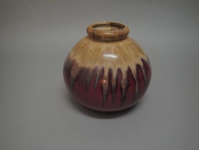 null CAZALAS

Vase boule en grès émaillé à décor de coulures brunes sur fond rouge....