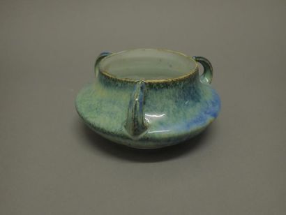 null LOURIOUX Louis (1874-1930)

Vase pansu aplati à trois anses en porcelaine émaillée...