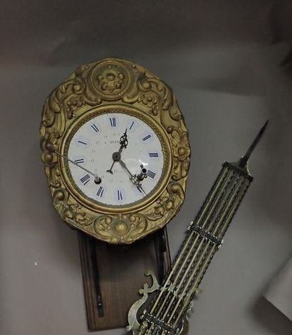 null Miscellaneous lot including: a Comtoise clock movement in enamelled copper,...