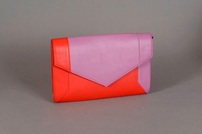 null YLIANA YEPEZ. Pochette en cuir bicolore, parme et rouge. Doublure en suède beige...