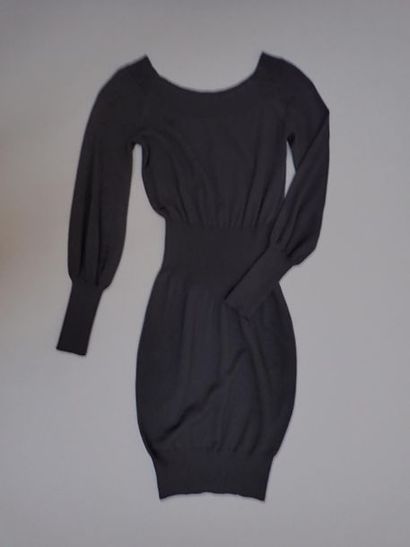 null Lot of 9 small black dresses T38 :

- YVES SAINT LAURENT. A grey stretch dress...