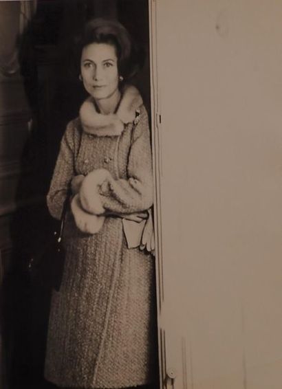 null Madame Rochas, l'Elégance à la française, a collection of photographic archives,...