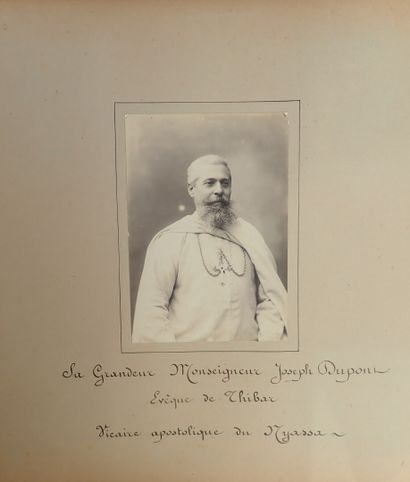 null Lot sur l'Afrique:

- 1899-1905. Album d'un père blanc missionnaire en Afrique.

In-folio...