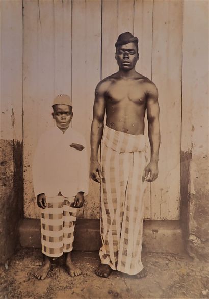 null 1895. Dahomey, c. 1895.

Oblong in-4° oblong album (23x31 cm) composed of 105...