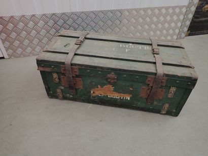 null Set of nine trunks and hard cases. Dimensions between: 60x39x18 cm to 65x91x32...