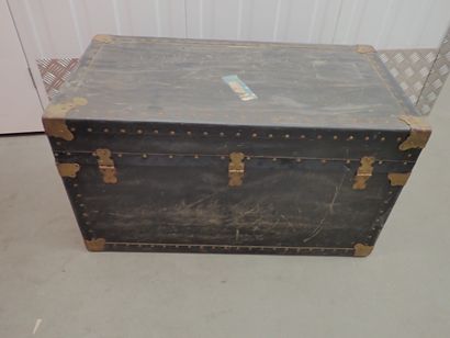 null Set of nine trunks and hard cases. Dimensions between: 60x39x18 cm to 65x91x32...