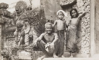 null 1900-1930. Reunion of four albums on Indonesia.

* Album Singapore, Java c.1900.

in-4°...