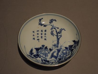 null Paire de bols sur talon en porcelaine de Chine dit Bleus de Hué, cerclés d'argent,...
