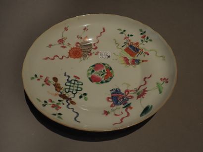 null Lot de porcelaines chinoises modernes comprenant: 

- un plat à bord retroussé...