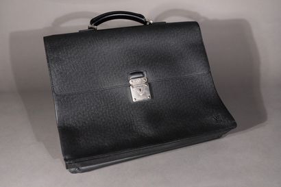 null Louis VUITTON. School bag "Robusto" in black canvas.

Height: 33 cm. Length:...