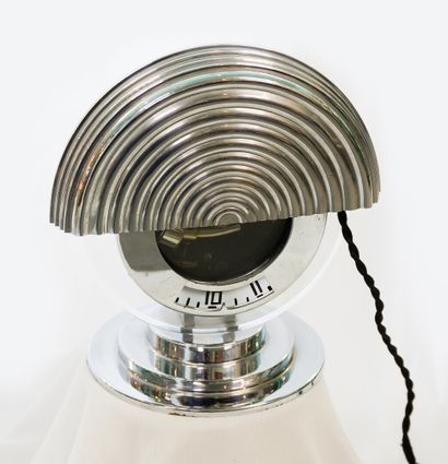 null ATO Clock Lamp.

Circa 1930.

Height: 18 cm. Diameter: 12 cm.