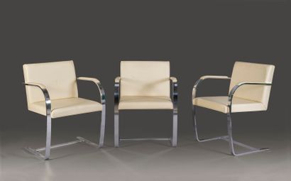 null 
Ludwig Mies Van Der ROHE (1886–1969), d'après. 

 Trois chaises structure en...