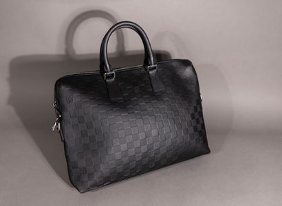 null Louis VUITTON. Handbag canvas checkerboard infinity.

Height: 29 cm. Length:...