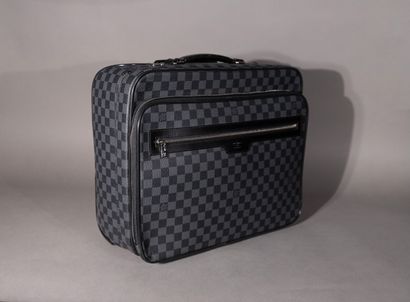 null Louis VUITTON. Small suitcase in canvas checkerboard graphite. 

Height: 37...