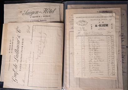  1899 
Une chemise contenant 14 factures à en-tête des entreprises de Saïgon datant...