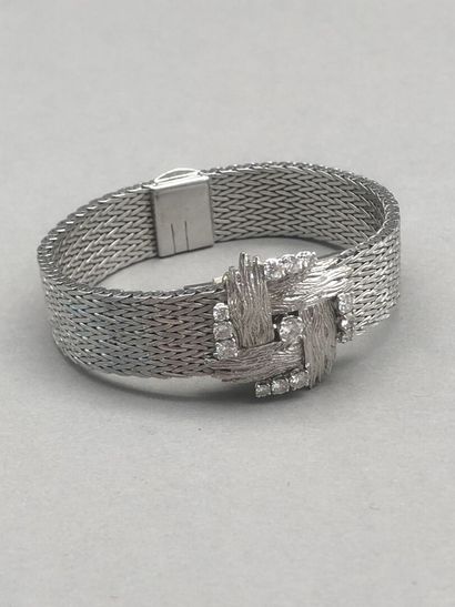 null Montre bracelet de dame à capot en or gris 750°/°° (18K) et platine, le capot...