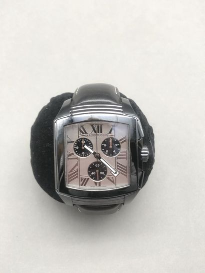 null MAUBOUSSIN. Montre chronographe homme, modèle " Délit Délirante" en acier, mouvement...