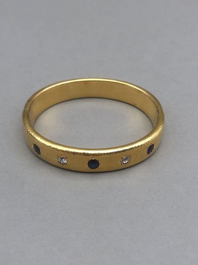 null Bracelet jonc en or jaune 750°/00 orné de deux diamants ronds de taille ancienne...