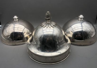 null Silver plated bell with water frieze decoration.

19th century.

Height : 23...