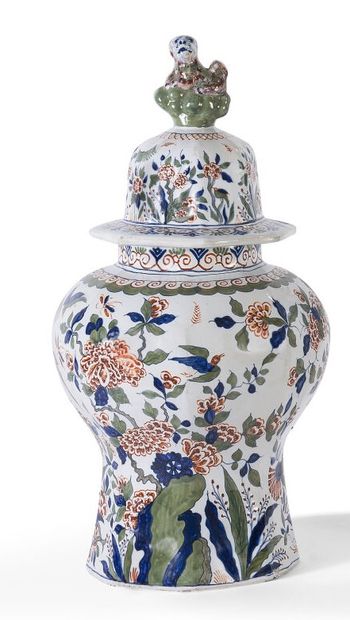 null Vase et un couvercle avec pseudo marque en rouge pour Samuel van Eenhoorn. A...