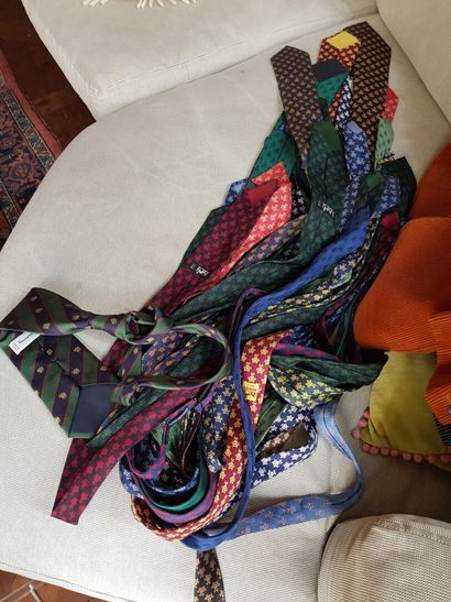 
Lot of silk ties and various of which Hermès....