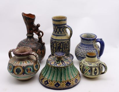 Un ensemble de sept poteries Berbère à décor...