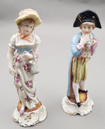 Deux statuettes en porcelaine polychrome...
