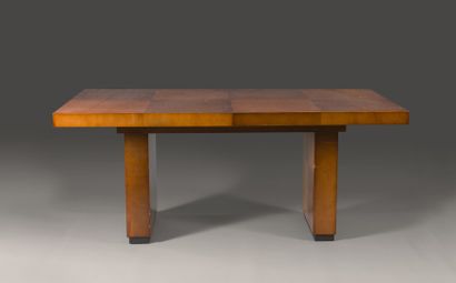 null 
House of Hugues CHEVALIER

Straight dining room table, "Tamara" model in mahogany...