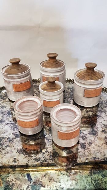 null Robert (1930-2008) and Jean (1930-2015) CLOUTIER

Suite of 6 spice jars in white...