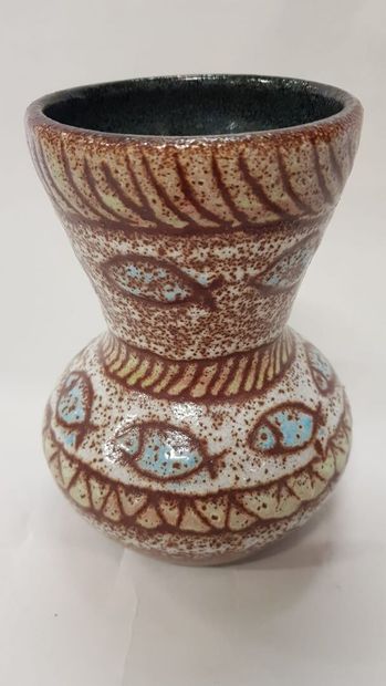 null Lot including : 

- ACCOLAY

Stoneware vase decorated with fish.

Height: 17...