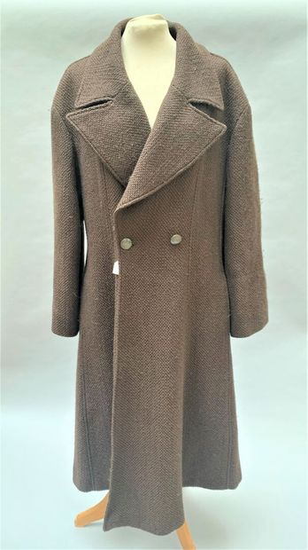 CHANEL

Double-breasted coat in brown wool....