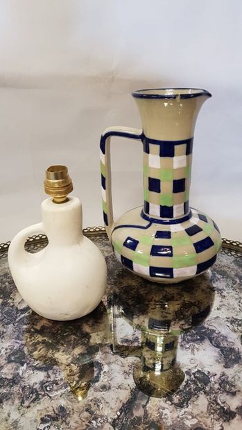 null Lot including :

- A stoneware lamp stand. Height: 18,5 cm.

- A stoneware ewer...