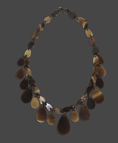 null HERMÈS

Necklace in shaded buffalo horn and silver 800/°°. Decoration in fall...