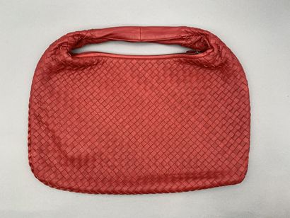 null 
BOTTEGA VENETA

Shoulder bag with two handles in soft leather braided in red...