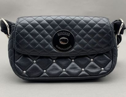 null MOSCHINO

Quilted and studded handbag, "Cheap and Chic" model, in black leather....