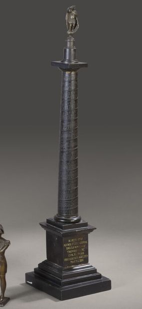 null Obelisk in red and black marble.

19th century.

Height : 49 cm.

(Accidents...