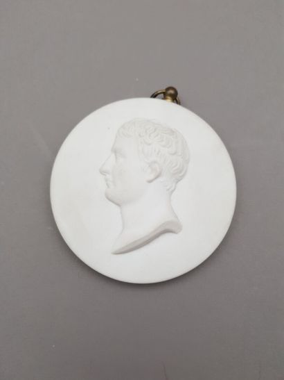 null Ensemble de médailles modernes au profil de l'Empereur Napoléon: 

- Médaille...